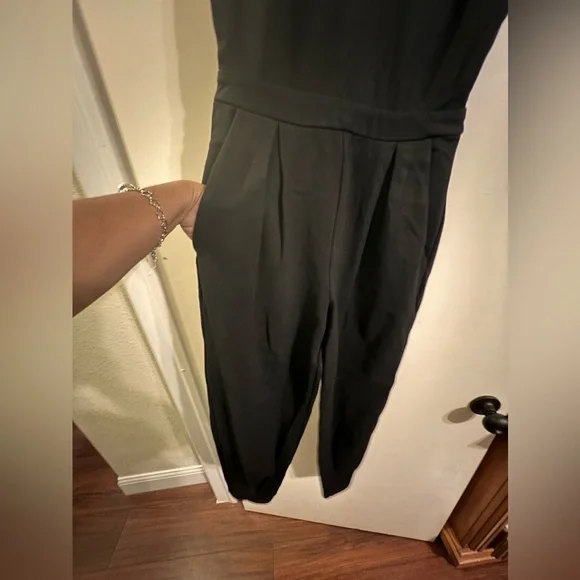 Express baggie legs jumpsuit size S thick material - Picture 4 of 8